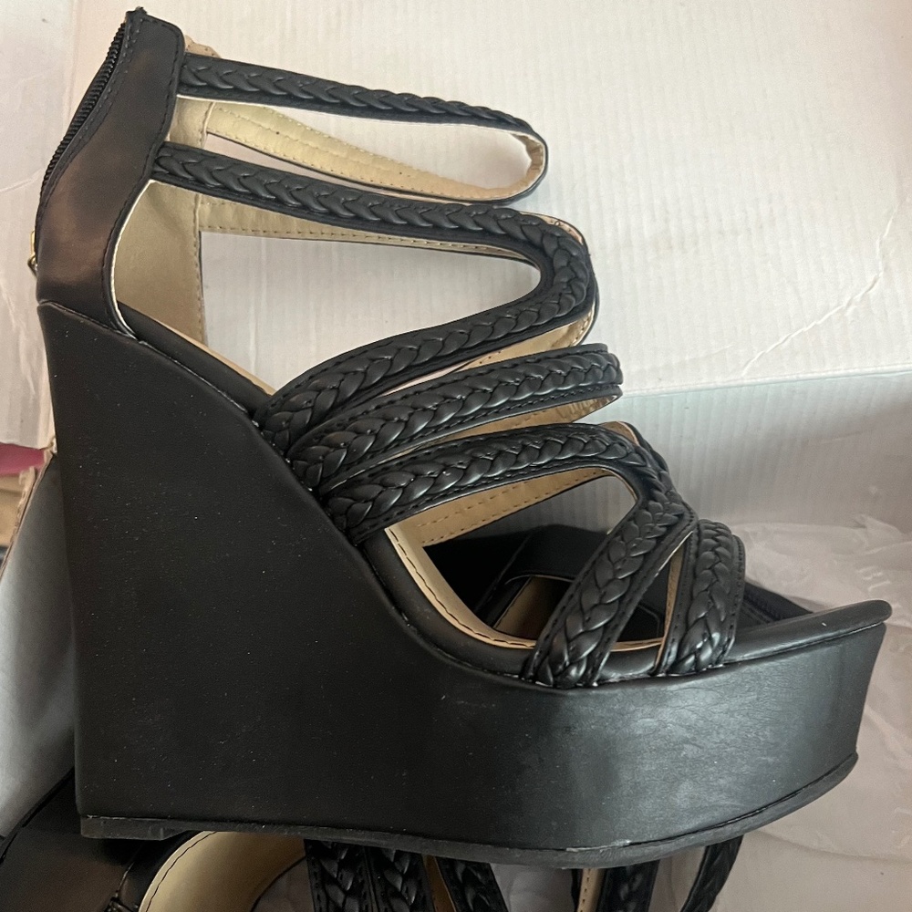 New- womens wedge heel
